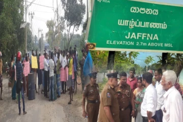 வலி மேற்கில் வசிப்பவர்கள் மக்களா மாக்களா - வீதியை முடக்கி கோசமிட்ட யாழ் மக்கள்!