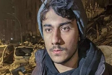 துருக்கி பூகம்பத்தில் சிக்கிய இளைஞரை காப்பாற்றிய வாட்ஸ்அப் வீடியோ !