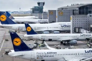 விமானத்தில் இருந்து கீழே விழுந்த சடலத்தால் பரபரப்பு