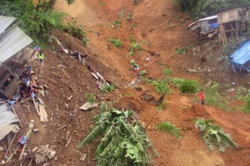 வரக்காபொலவில் மண்ணிற்குள் சிக்கியிருந்த பெண் சடலமாக மீட்பு