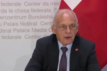 கையை சொடுக்கினால் தட்டில் சாப்பாடு வந்துவிடும் என மக்கள் நினைக்கிறார்கள்: சுவிஸ் நிதி அமைச்சர்