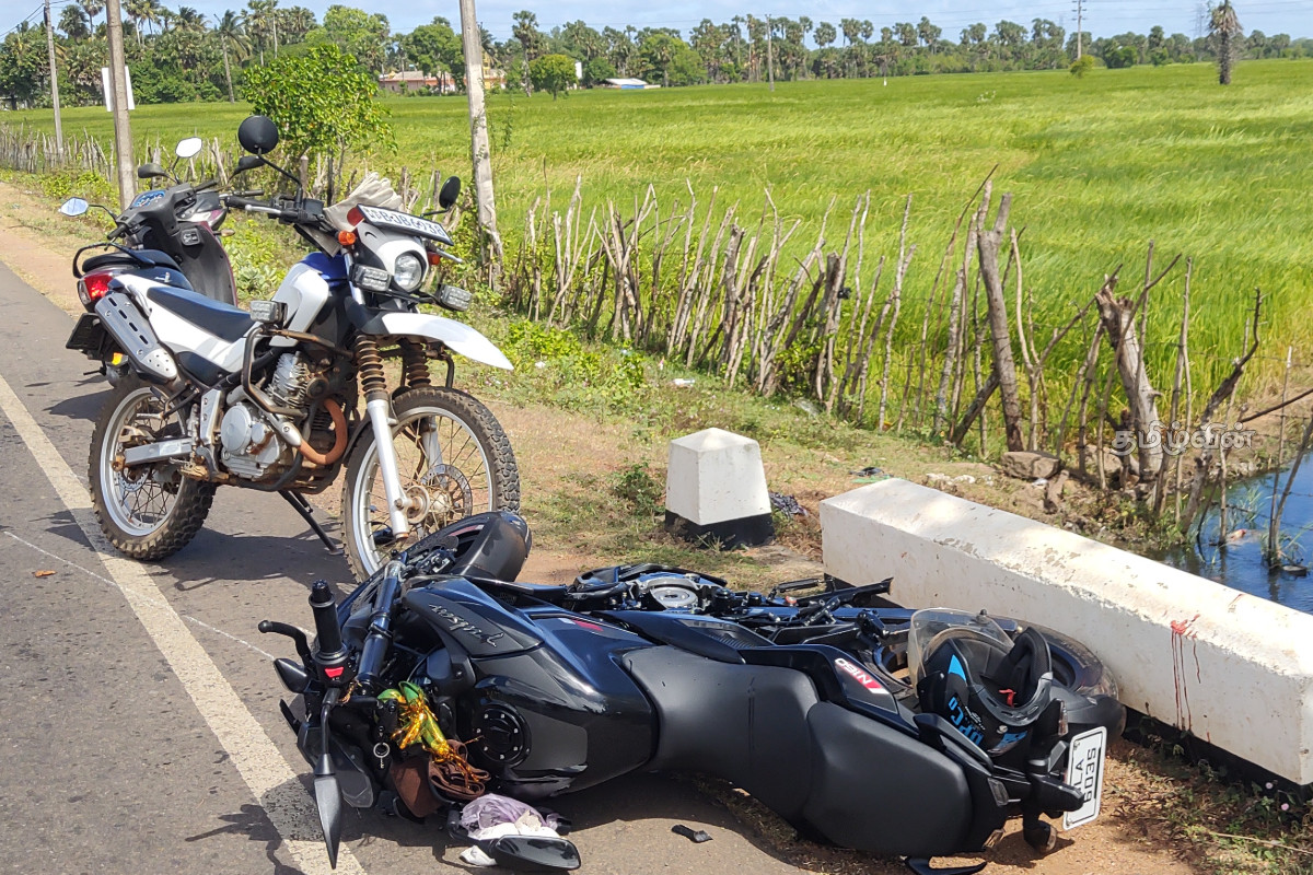 வவுனியா - நெளுக்குளம் பகுதியில் இடம்பெற்ற விபத்தில் இளைஞர் படுகாயம்! | Youth Injured In Accident In Nelukulam Area வவுனியா - நெளுக்குளம் பகுதியில் இடம்பெற்ற விபத்தில் இளைஞர் படுகாயம்! | Youth Injured In Accident In Nelukulam Area