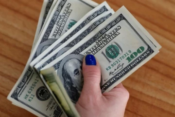 வெளிநாடு செல்பவர்களுக்கு டொலர் கொடுங்கள்!