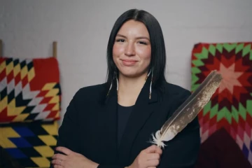 பழங்குடியின சமூகத்தில் சாதனை படைத்த யுவதி