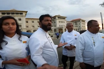 "හැමදාම උද්ඝෝෂණ බඩකඩිත්තුව නවත්වන්න. මේ කාලකන්ණි හාමුදුරුවරු.. මුන්ව පන්නන්න ඕන" අරගලය මැදට පැන්න චෙෆ්ලා. (VIDEO)