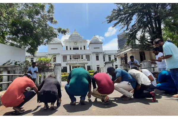 கோட்டாகோகமவில் இருந்து யாழ்ப்பாண நூலகத்திற்கு குவிந்த அன்பளிப்பு நூல்கள்! | Gift Books From Kottagokama To Jaffna Library