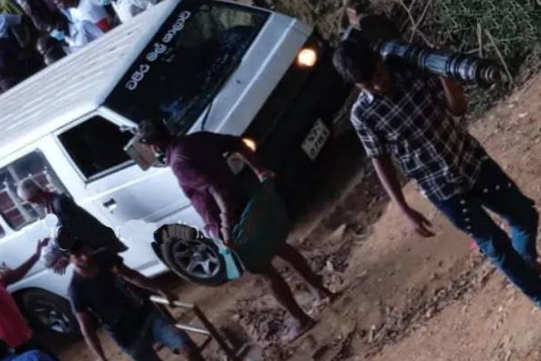 மக்கள் அஞ்சலிக்காக... கொடூரமாக கொலை செய்யப்பட்ட மாணவியின் பூதவுடல்! | Badulla School Student Girl Murder Final Tribute மக்கள் அஞ்சலிக்காக... கொடூரமாக கொலை செய்யப்பட்ட மாணவியின் பூதவுடல்! | Badulla School Student Girl Murder Final Tribute