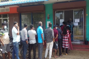 கூட்டுறவு சங்கத்தில் அங்கர் விநியோகம்: குவிந்த மக்கள்