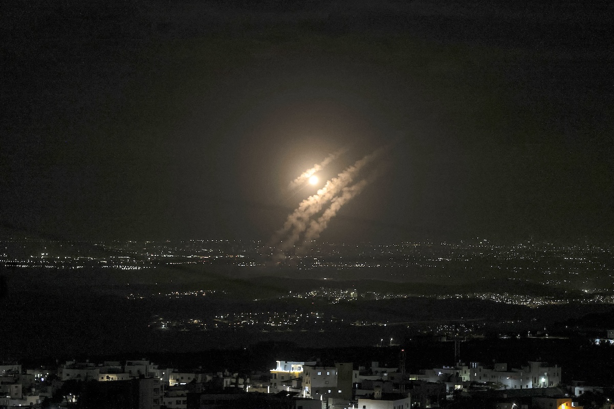 பற்றியெரியும் மத்திய கிழக்கில் புலம்பெயர் தமிழர்களின் நிலை இதுவா? மனம் திறக்கும் மக்கள் | Middle East Updates For Tamil Peoples