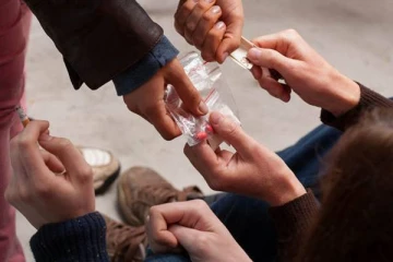 இலங்கையில் போதைப்பொருட்களுக்கு அடிமையானவர் தொடர்பில் அதிர்ச்சி தகவல்!