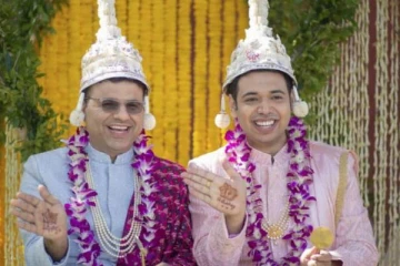 8 ஆண்டுகளாக கணவன்- மனைவியாக வாழ்ந்த நண்பர்கள்! பெற்றோர்கள் முன்னிலையில் கோலாகல திருமணம்