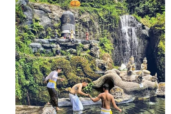 வெளிநாடொன்றில் நீர்வீழ்ச்சிக்கு அருகே கம்பீரமாக காட்சியளிக்கும் இந்து கடவுள்கள்! (Photos) | Bail Workship Tamils Shivalingam Nagam Waterfall வெளிநாடொன்றில் நீர்வீழ்ச்சிக்கு அருகே கம்பீரமாக காட்சியளிக்கும் இந்து கடவுள்கள்! (Photos) | Bail Workship Tamils Shivalingam Nagam Waterfall