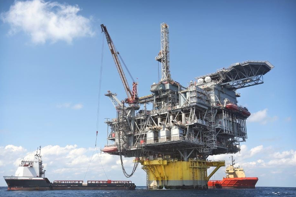 உக்ரைன் போர்: ரஷ்யாவின் கச்சா எண்ணெய்க்குத் தடை விதிக்க முடியாதது ஏன்? | Ukraine War Russian Crude Oil Impossible To Ban