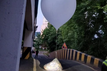 பலூன்களில் குப்பை அனுப்புவதை நிறுத்திய வடகொரியா