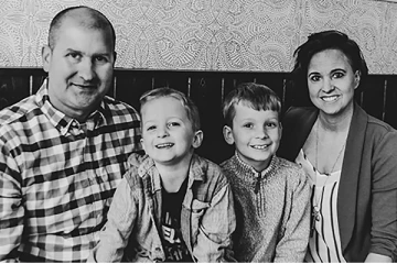 அமெரிக்காவில் விழுந்து நொருங்கியது விமானம் : செனட் சபை உறுப்பினர் குடும்பத்துடன் பலி