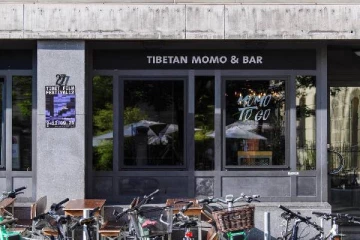 புகலிடக் கோரிக்கையாளர்களால் சிக்கலில் மாட்டிக்கொண்ட சுவிஸ் உணவகம்