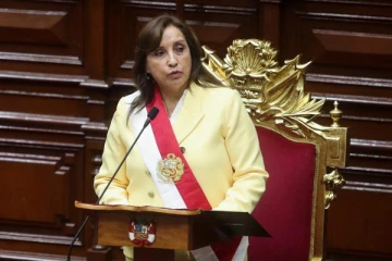 பெருவின் முதல் பெண் ஜனாதிபதி பதவியேற்பு!