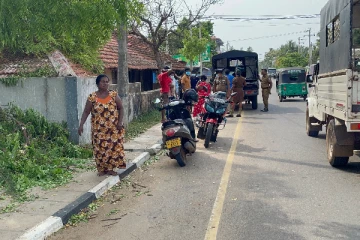 இந்தியா செல்ல முயன்ற இலங்கையர்கள் 12 பேர் கைது