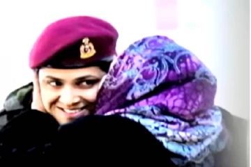 உயிரை காப்பாற்றிய இந்திய வீரருக்கு நன்றியுடன் முத்தமிட்ட துருக்கி தாய்! - நெகிழ்ச்சி தருணம்