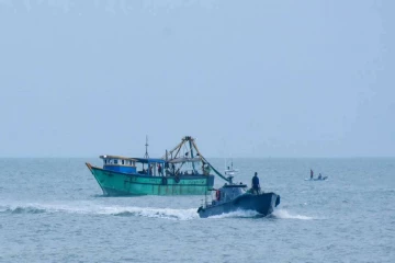 இலங்கையின் தென் கடற்பரப்பில் சோதனையிலிருந்த கடற்படையினருக்கு அதிர்ச்சி ; பாரிய மோசடி முறியடிப்பு