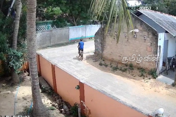 யாழில் தனியார் கல்வி நிலையத்தில் நிறுத்தி வைக்கப்பட்ட துவிச்சக்கர வண்டி திருட்டு! | Bycle Stolen From Private Educational Institution