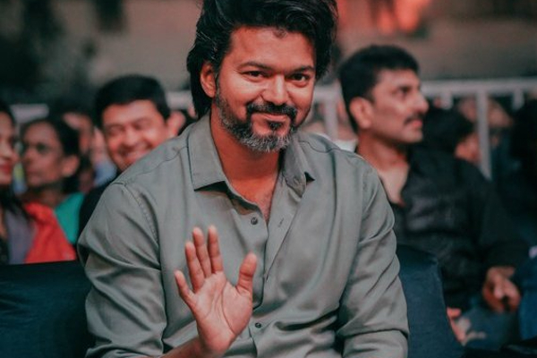 விஜய் அதை மட்டும் செய்யவே மாட்டார்: பிக் பாஸ் நடிகை | Vijay Never Use Phone In Varisu Set Samyuktha விஜய் அதை மட்டும் செய்யவே மாட்டார்: பிக் பாஸ் நடிகை | Vijay Never Use Phone In Varisu Set Samyuktha