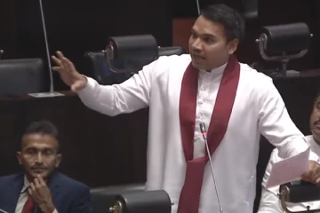 මේ පච්චයක් විතරක් ගැහුවොත් අල්ලනවා.. කොණ්ඩේ වවන් හිටියොත්, රැවුල වවන් හිටියොත් IRCකාරයා කියලා ගිහින් දානවා - නාමල් කට අරී