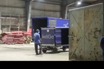 சென்னை வந்தடைந்தது 1 லட்சம் கோவீஷீல்ட் தடுப்பூசிகள்