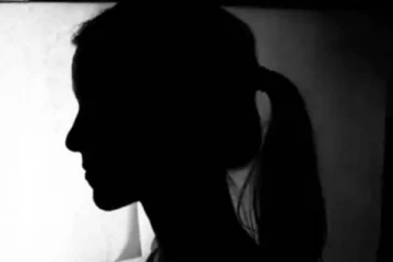 வகுப்பறையில் மாணவிகளுக்கு ஆபாச பாடம் எடுத்த ஆசிரியர்