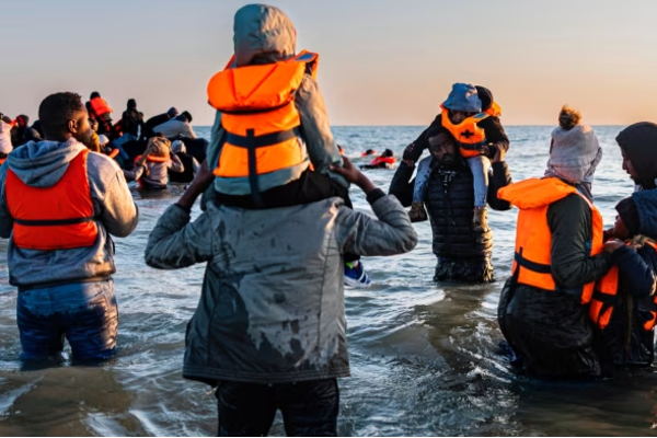 புகலிடக்கோரிக்கை தொடர்பில் பிரித்தானிய உள்துறைச் செயலரின் குலைநடுங்க வைக்கும் கருத்துக்கள் | Shabana Mahmood Plans Remove Asylum Families