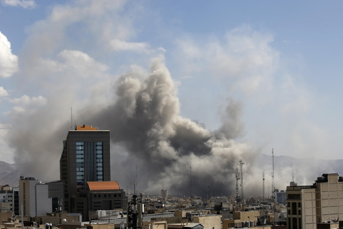 தெஹ்ரானின் உள்கட்டமைப்புகளை தாக்கி அழித்த இஸ்ரேல் | Israel Strikes In The Heart Of Tehran