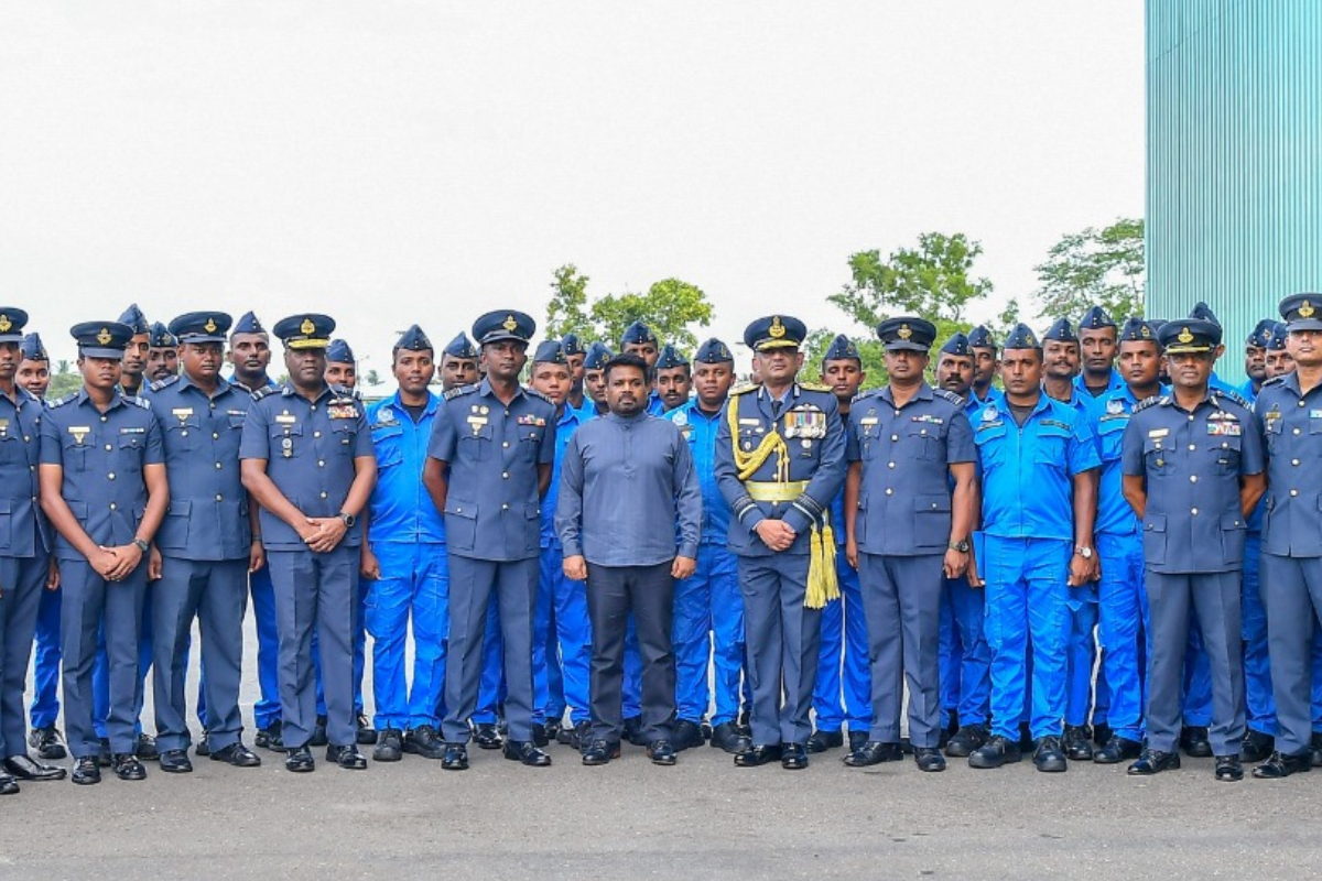 அமெரிக்காவின் 10 உலங்குவானூர்திகள் உத்தியோகபூர்வமாகப் பொறுப்பேற்பு - இருதரப்பு உடன்படிக்கை ஒன்று கைச்சாத்து | 10 Helicopters Donated Us Handed Over Sri Lanka அமெரிக்காவின் 10 உலங்குவானூர்திகள் உத்தியோகபூர்வமாகப் பொறுப்பேற்பு - இருதரப்பு உடன்படிக்கை ஒன்று கைச்சாத்து | 10 Helicopters Donated Us Handed Over Sri Lanka