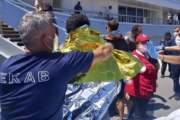 அகதிகள் படகு மூழ்கியது 78 பேர் பரிதாபகரமாக உயிரிழப்பு | Greece Migrants Boat Capsized 78 Peoples Death