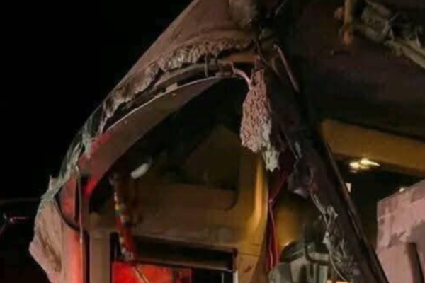 கொழும்பு சென்ற சொகுசு பேருந்து கோர விபத்து | Colombo Bound Luxury Bus Involved In Accident