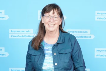 லொத்தர் சீட்டிலுப்பில் ஒரு மில்லியன் வென்ற பெண்: ஐந்து முறை இலக்கங்களை சரி பார்த்துள்ளார்