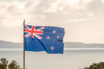 நியூசிலாந்தில் இளைஞர்களுக்கு விடுக்கப்பட்டுள்ள வாழ்நாள் தடை!