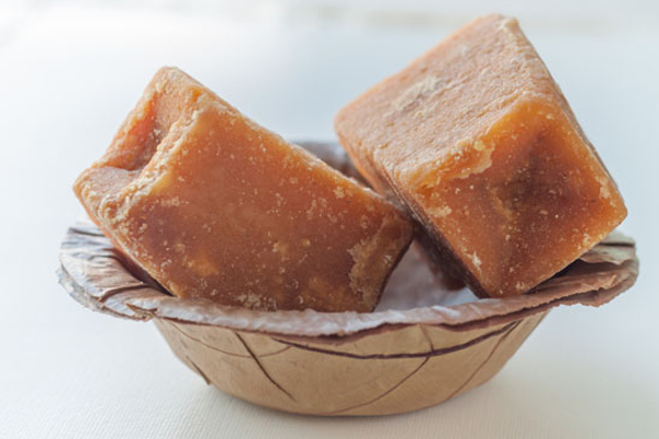 வெல்லத்தை உணவில் சேர்த்தால் என்னென்ன மாற்றங்களை கொண்டுவரும் தெரியுமா? | Why You Must Have Jaggery In Winters