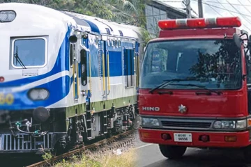 காலியில் திடீரென தீப்பிடித்து எரிந்த தொடருந்து பெட்டிகள்!