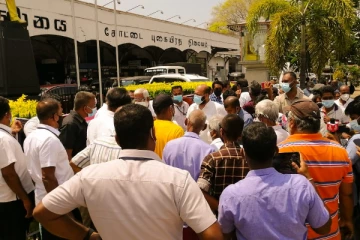 பயங்கரவாத தடைச் சட்டத்திற்கு எதிராக கொழும்பில் கையெழுத்து வேட்டை (படங்கள்)