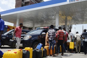 இலங்கையில் விஸ்வரூபம் எடுத்த மற்றொரு பிரச்சினை! என்ன செய்யப்போகிறது எரிபொருள் தட்டுப்பாடு?