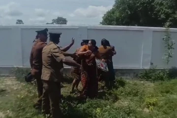 மயிலத்தமடுவ போராட்டத்தில் பெண்களை சரமாரியாக தாக்கிய பொலிஸார்