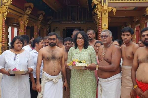 யாழ். கந்தனை தரிசித்த பிரதமர் ஹரிணி | Prime Minister Worships At Nallur Murugan Temple
