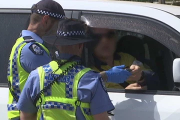 முதியோர் இல்லத்தில்  கையும் களவுமாக சிக்கிய தாத்தா!