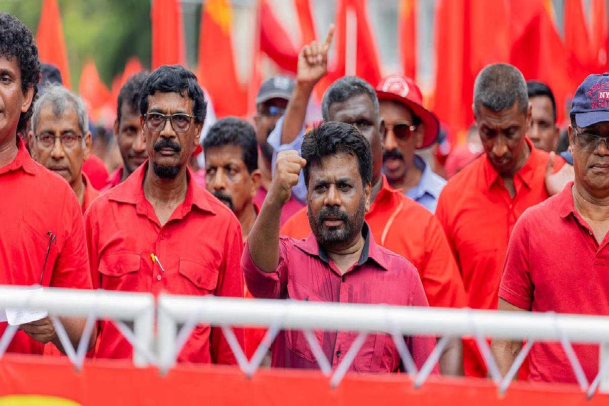 ரணில் அமைத்த கம்பள பாதையில் வேகமாக நடந்து செல்லும் அனுர | Anura Walks On The Carpeted Path Laid By Ranil