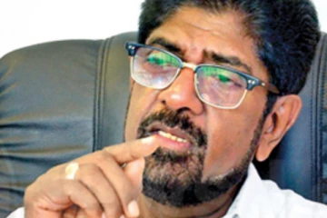 සෞඛ්‍ය සේවකයින්ට සතියේ එක් දිනකදී ඉන්ධන - සෞඛ්‍ය ඇමතිගෙන් විශේෂ ප්‍රකාශයක්..!