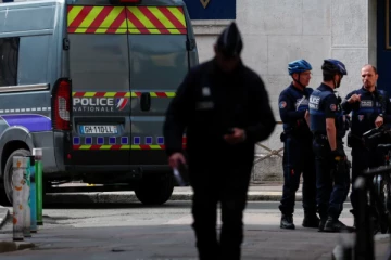 பிரான்ஸில் வீடொன்றின் கதவை தட்டிய நபரால் காத்திருந்த அதிர்ச்சி