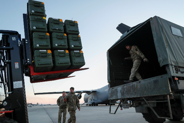 உக்ரைனுக்கு அள்ளி அள்ளிக் கொடுக்கும் அமெரிக்கா! | The United States Will Give Ukraine