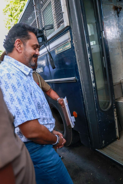 மகிந்த வீட்டில் மற்றுமொருவர் அதிரடியாக கைது! நீதிமன்றம் பிறப்பித்துள்ள உத்தரவு | Shashindra Rajapaksa Arrested By Bribery Officer