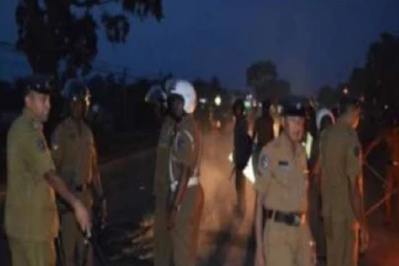 மதுபோதையில் இளைஞன் காவல்துறை மீது வாள்வெட்டுத் தக்குதல் முயற்சி- அடுத்து இடம்பெற்ற சம்பவம்!