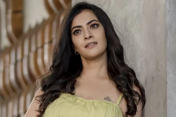 ஹிட் படங்களில் நடிக்கும் வாய்ப்பை தவற விட்ட நடிகை வரலக்ஷ்மி!! காரணம் இந்த நடிகர் தானா